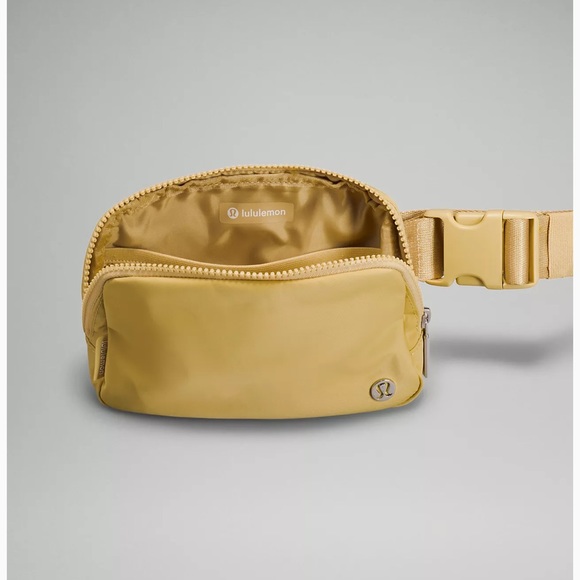 Everywhere Belt Bag - Picture 4 of 8